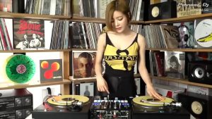 Trải nghiệm khiêu dâm trong nhà DJ nổi tiếng nhất Hàn Quốc