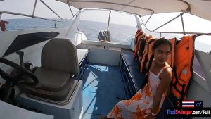 Gái Teen Thái Lan Làm Tình Trên Mặt Nước Trên Thuyền