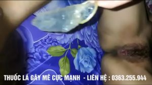 Nằm ngửa lồn tận hưởng cảm giác thăng hoa khi được địt vào lồn